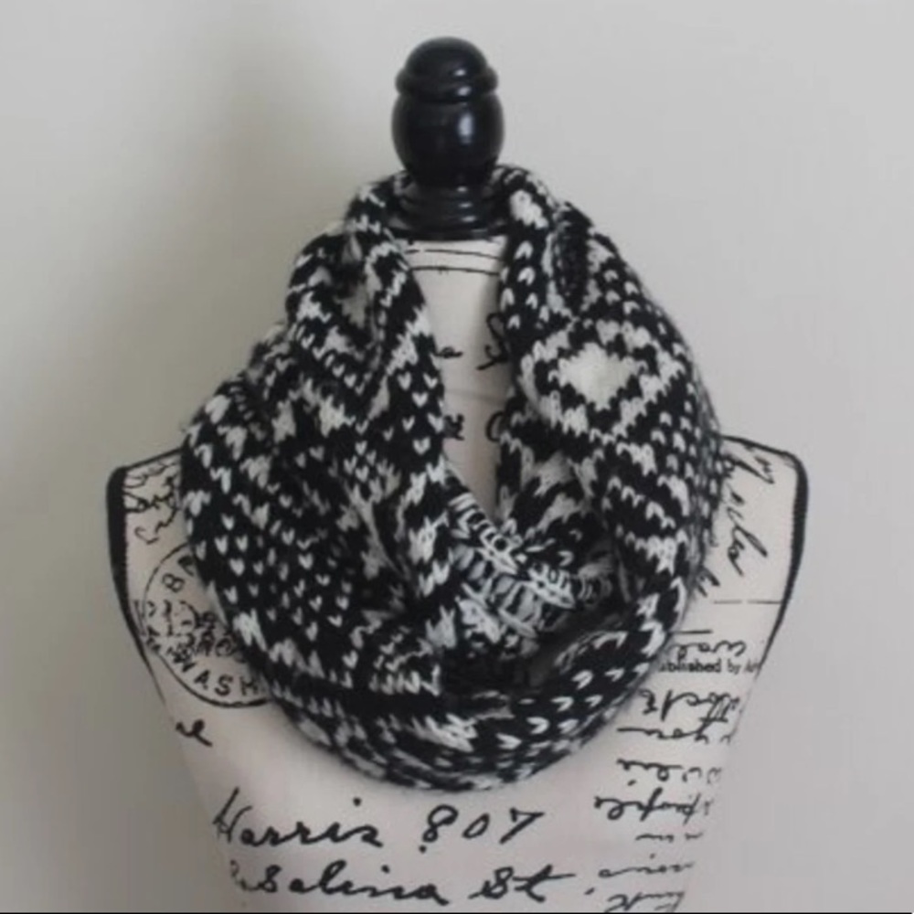 American Eagle Knit scarf